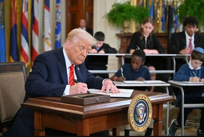 Trump yasinye itegeko rikuraho Minisiteri y'Uburezi