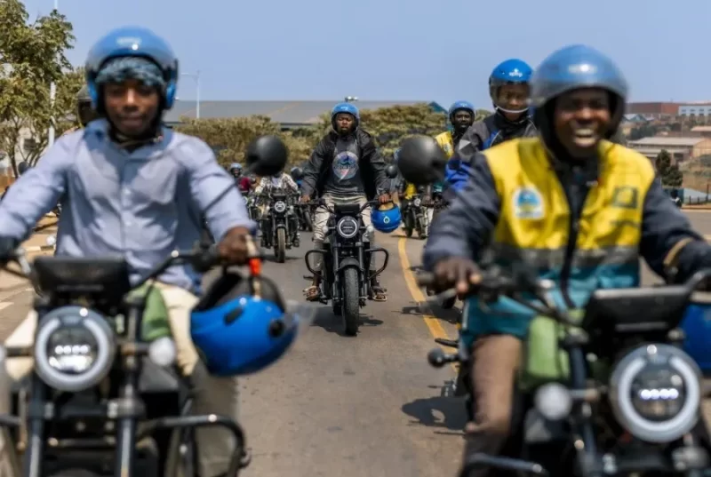 Abamotari bakoresha moto za Spiro mu Rwanda bagarukanye ikindi kibazo kibaremereye