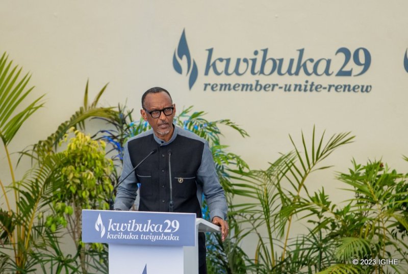"Ntituzemera ko hari uduhitiramo uko tubaho"-Perezida Kagame