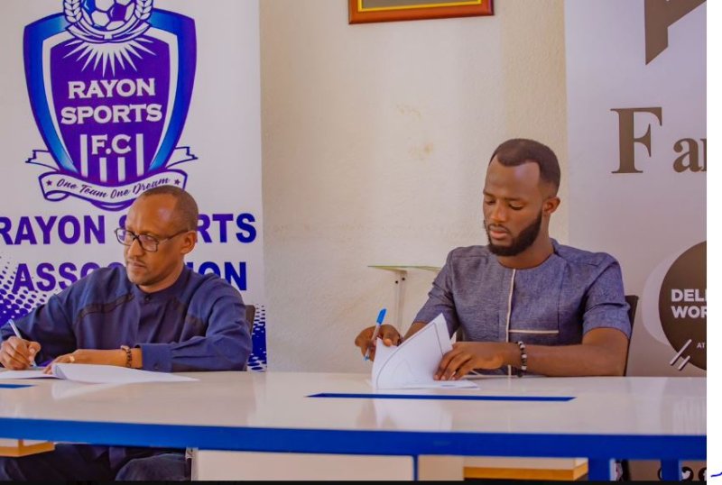 Rayon Sport yasinyanye n'umufatanyabikorwa mushya uzajya uyambika isohotse