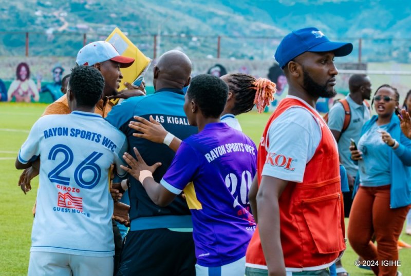 Umutoza wa AS Kigali y'abagore yakubise uwa Rayon Sports washakaga kumusuhuza umukino urangiye