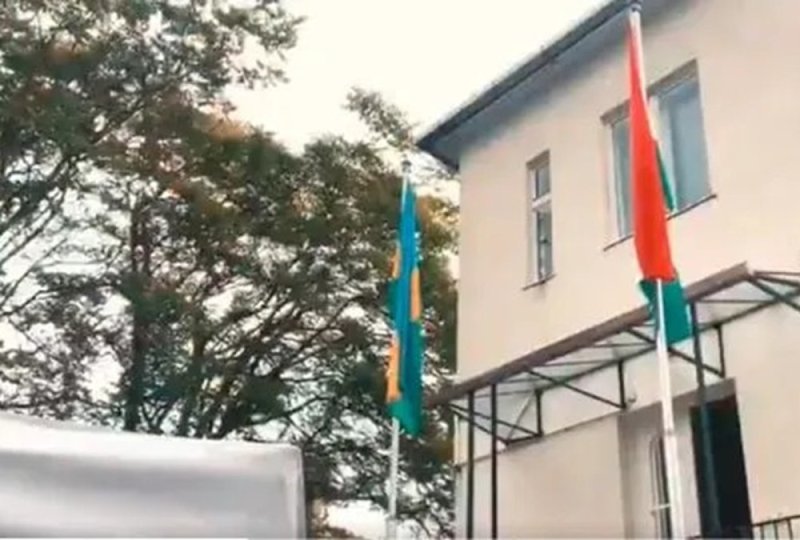 Minisitiri Nduhungirehe ari mu ruzinduko rw'iminsi 2 muri Hongiriya ruzasiga hafunguwe Ambasade y'u Rwanda