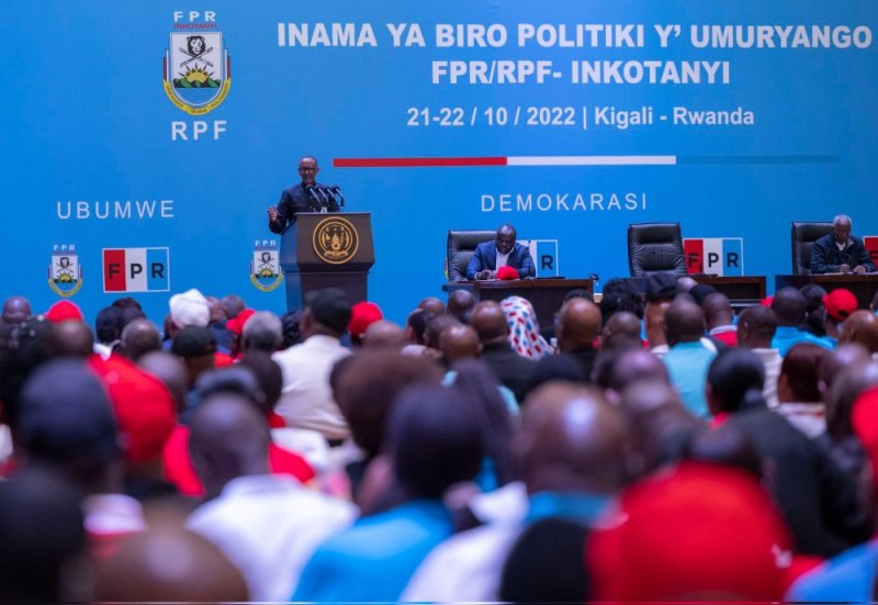 Perezida Kagame yavuze ku banyamadini bajya kumureba bavuga ko Imana yabatumye