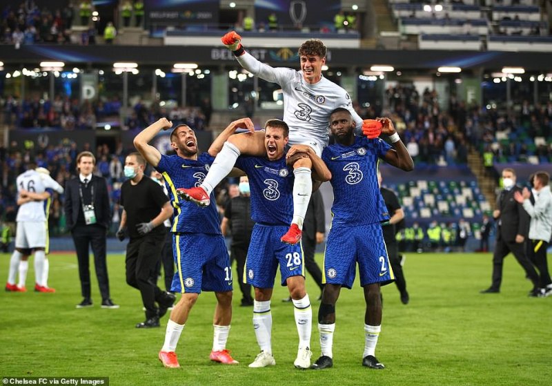 Ibuye abubatsi banze!!!!Umunyezamu Chelsea yanze yayihesheje igikombe cya SUPER CUP [AMAFOTO]