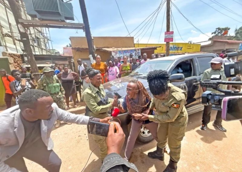Igitero cy'uwitwaje umuhoro yagabye ku ishuri muri Uganda cyahitanye abana bane cyasize amarira menshi