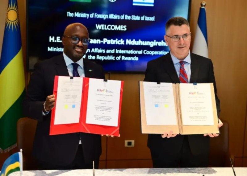 U Rwanda na Israel biyemeje gushimangira ubufatanye banasinyana amasezerano