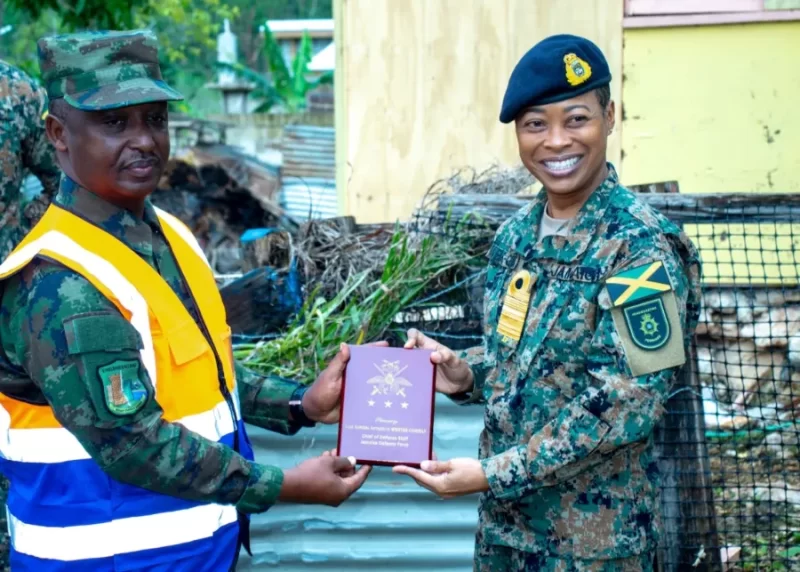 Umugaba Mukuru w'Ingabo za Jamaica yasuye iz'u Rwanda zagiye gutanga umusanzu