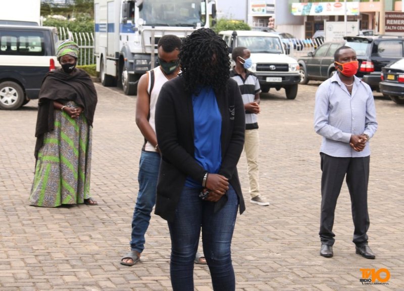 Polisi y'u Rwanda yerekanye abantu 15 bishe amabwiriza yo kwirinda COVID-19 barimo n'abafashwe bigisha