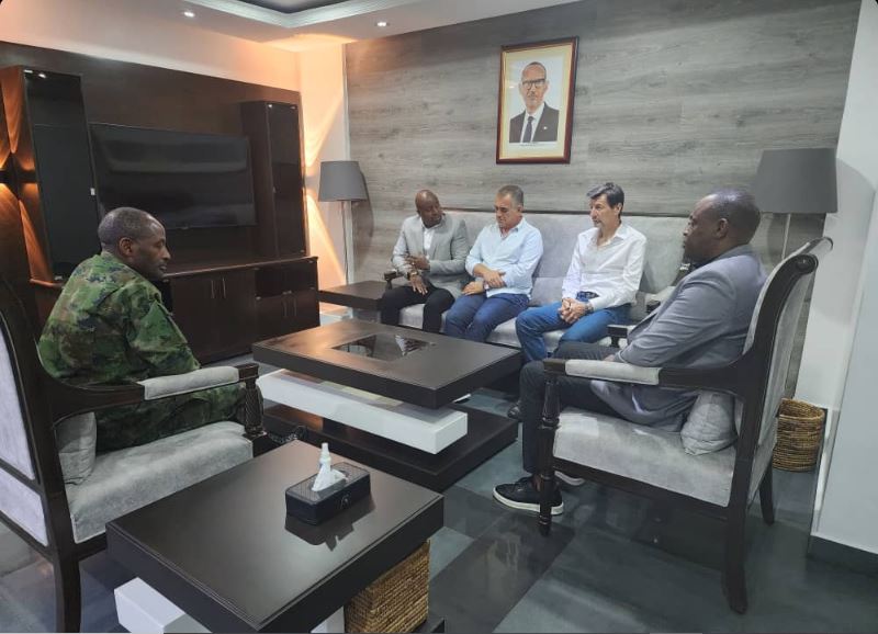Lt Gen Mubarakh Muganga yamurikiwe Abatoza bashya ba APR FC