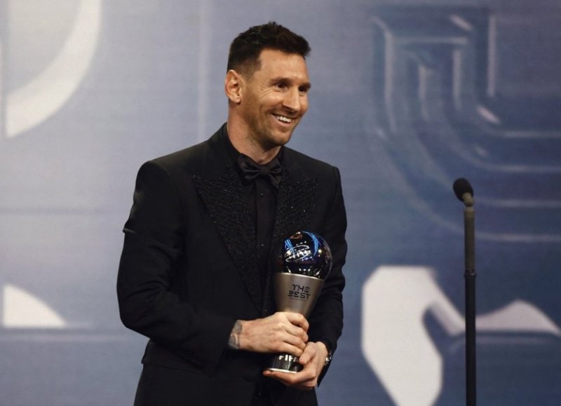 Lionel Messi ku rutonde rw'abahataniye ibihembo by'umwaka bya FIFA