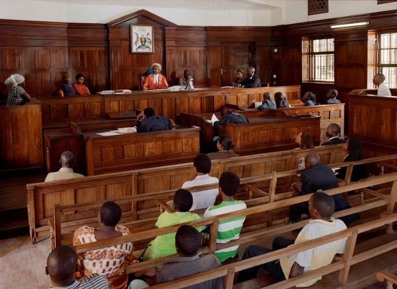 Uganda: Abajya mu nkiko bambaye uko bishakiye baburiwe