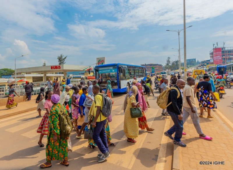 Abakozi 82,5% bo mu Rwanda bajya ku kazi n'amaguru, bivuze iki?