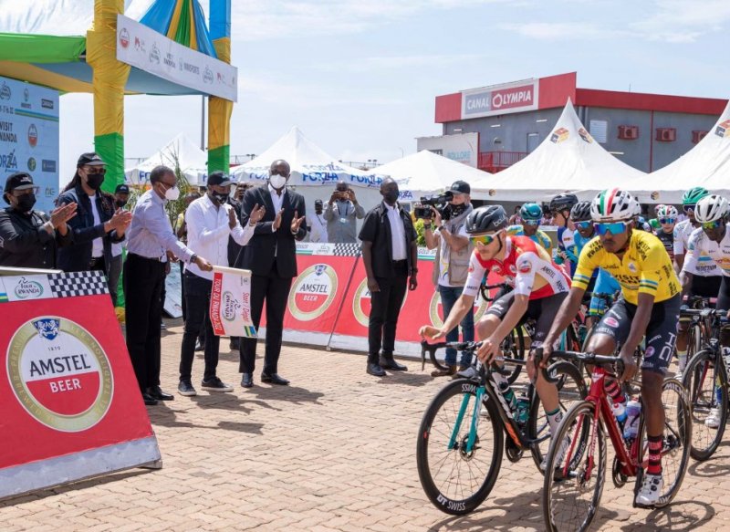 Perezida wa Repubulika Paul Kagame yatangije agace ka 8 Tour du Rwanda