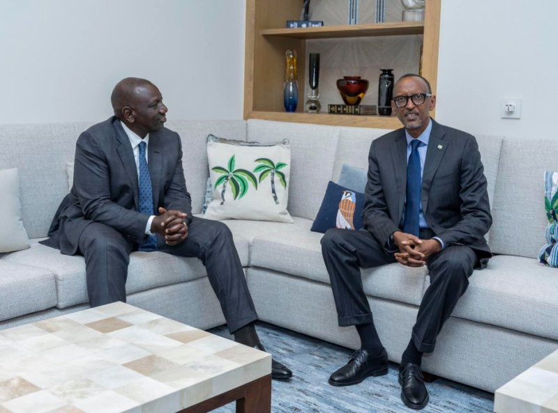 Perezida Kagame yaganiriye na William Ruto bahuriye mu Misiri