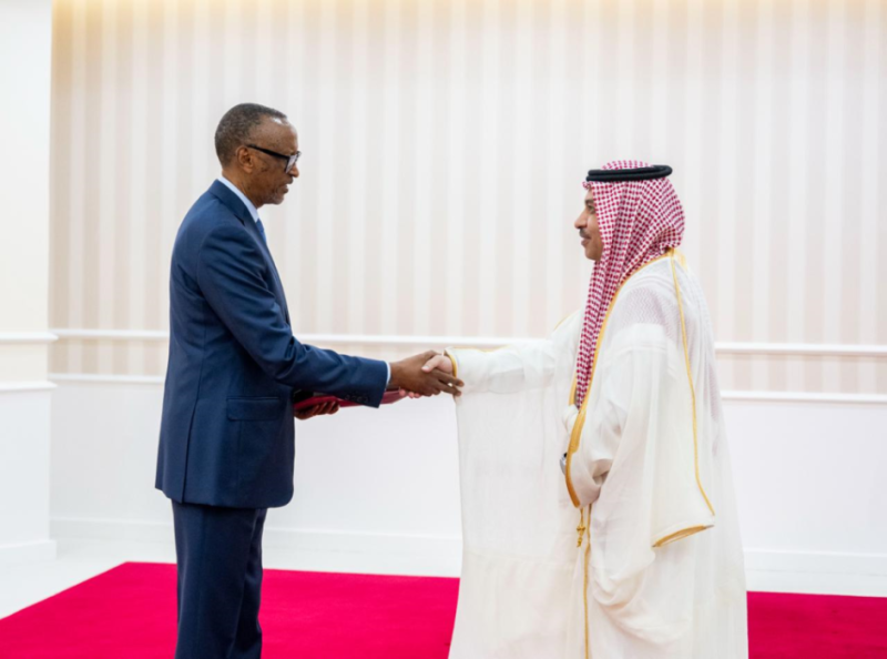 Perezida Kagame yakiriye ba ambasaderi bashya 20, biyemeza gushimangira umubano n'u Rwanda