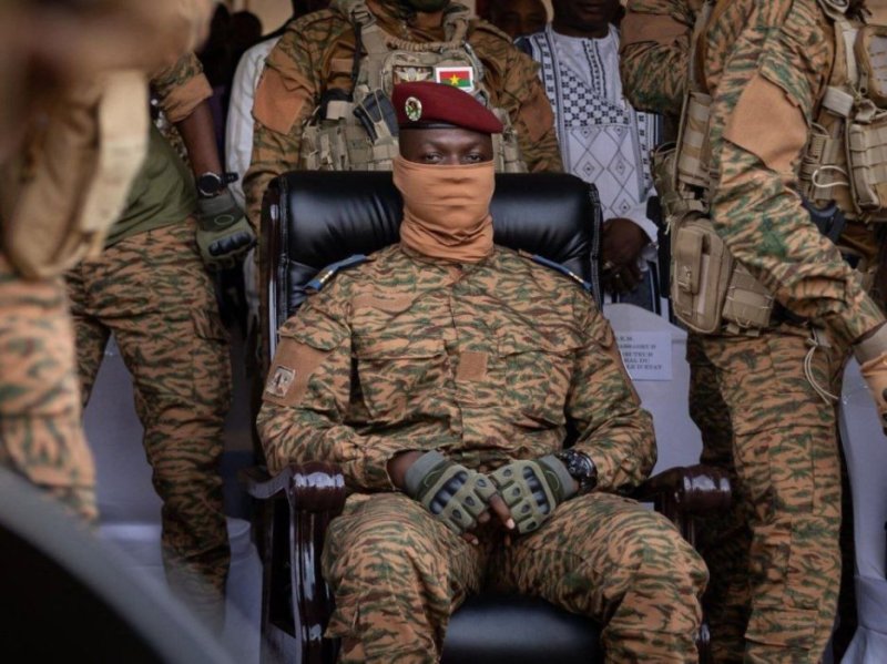 Capitaine Ibrahim Traoré yasimbutse coup d'état ubugira 16