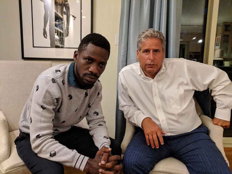 Umunyamerika wunganira Bobi Wine yirukanywe muri Uganda