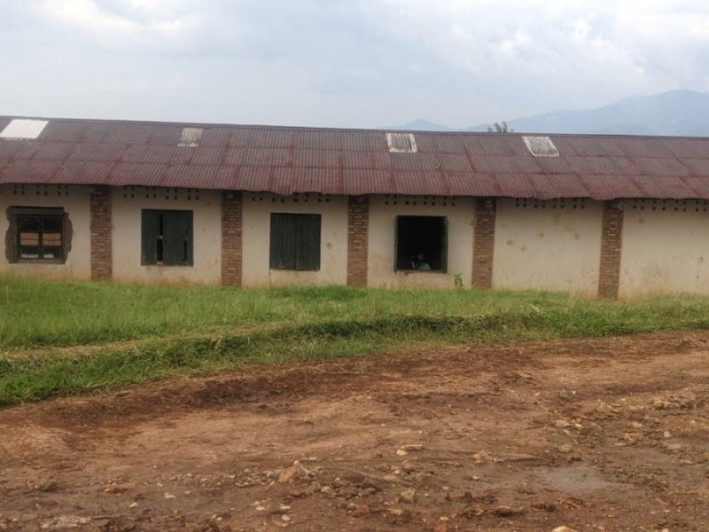 Karongi: Abanyeshuri 36.000 bigira mu byumba bishaje
