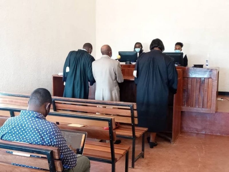 Paul Rusesabagina yagejejwe imbere y'urukiko ku nshuro ya mbere arinzwe bikomeye