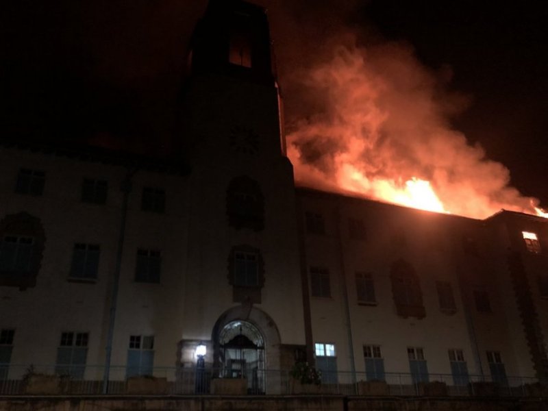 Kaminuza ya Makerere yahiye hari gukorwa iperereza ku cyayitwitse