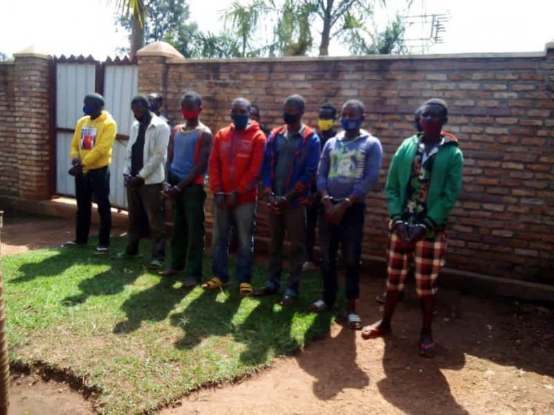 Kamonyi: Polisi yafashe abacyekwaho kwambura abaturage bakoresheje imihoro