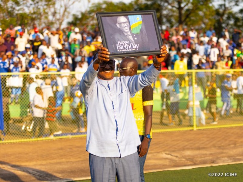 Rayon Sports bifurije Perezida Kagame isabukuru mu buryo bwihariye [AMAFOTO]