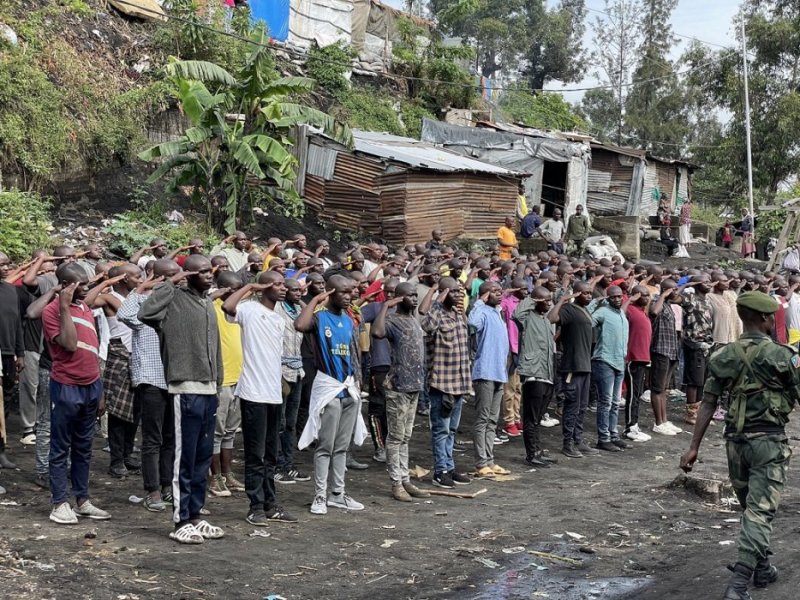 IFOTO Y'UMUNSI: Urubyiruko rw'abanyekongo ruri kwinjira mu gisirikare ku bwinshi