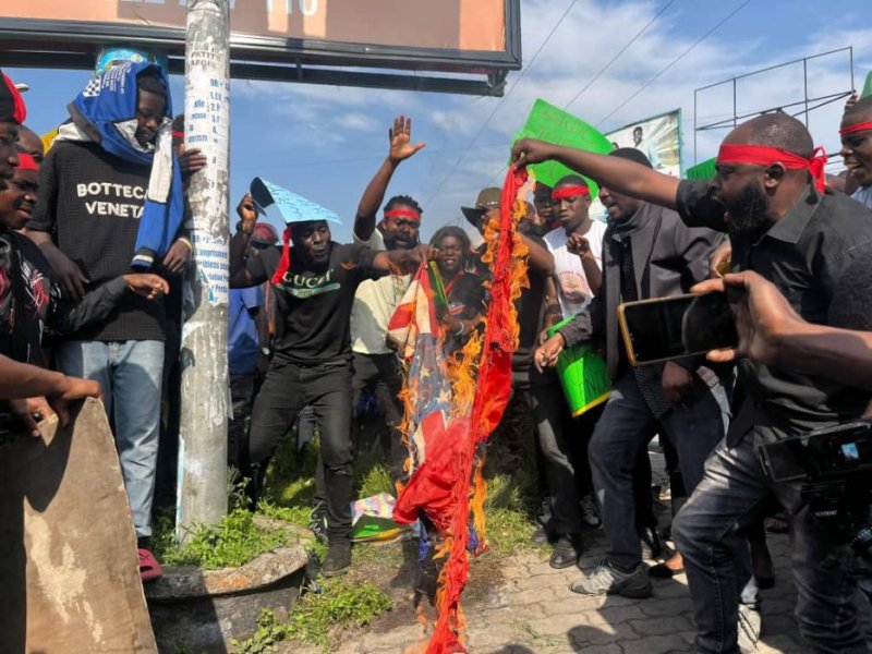 Goma: Urubyiruko rwatwitse ibendera rya USA mu myigaragambyo 