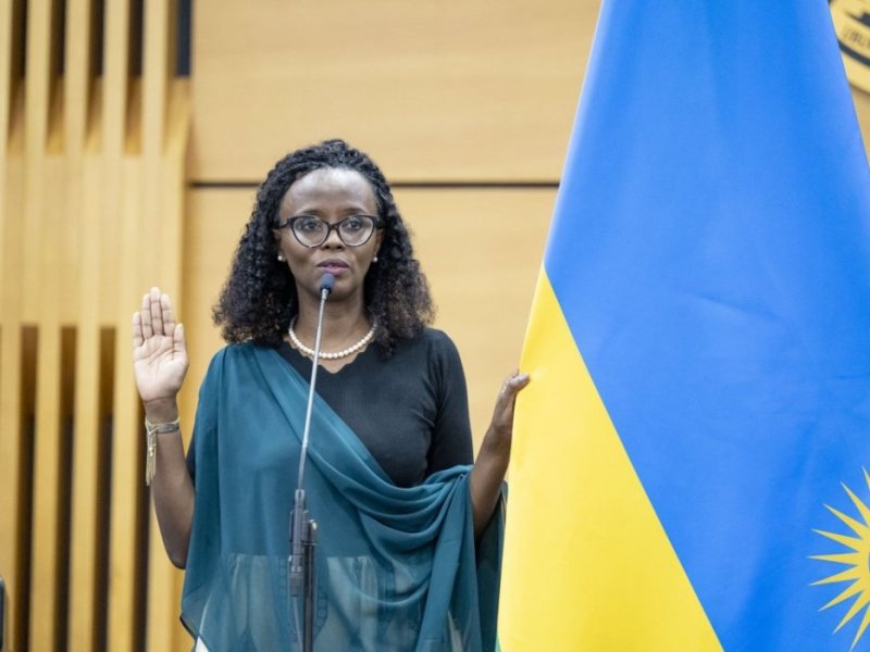 Perezida Kagame yirukanye Madamu Jeanine Munyeshuli muri Guverinoma