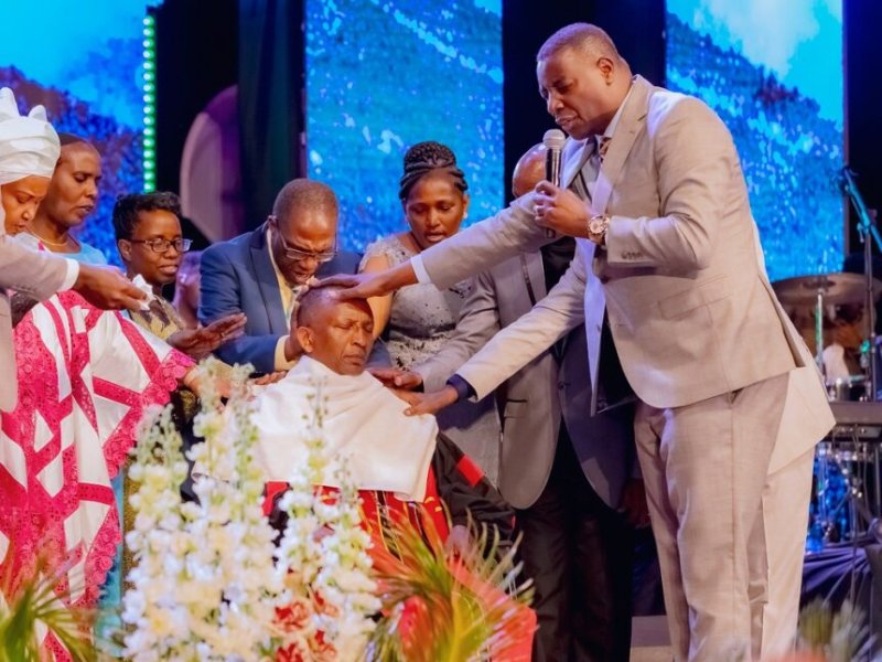Apôtre Gitwaza yari agiye kwicwa kubera umugore wakiriye agakiza