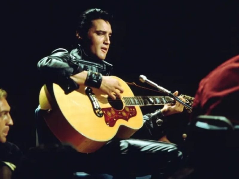 Amashusho ya Elvis Presley asangira Noheli n'umuryango we bwa nyuma ari mu cyamunara