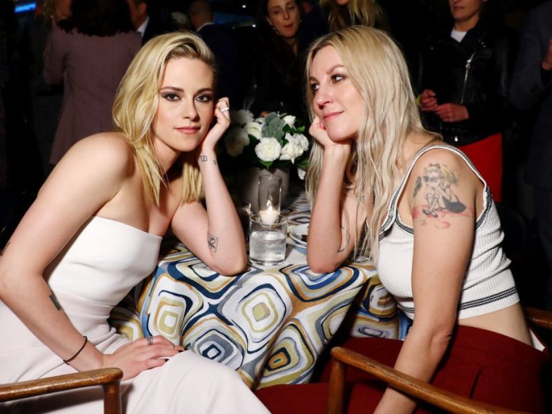 Kristen Stewart wamamaye muri ‘Twilight' yakoze ubukwe n'umugore mugenzi we