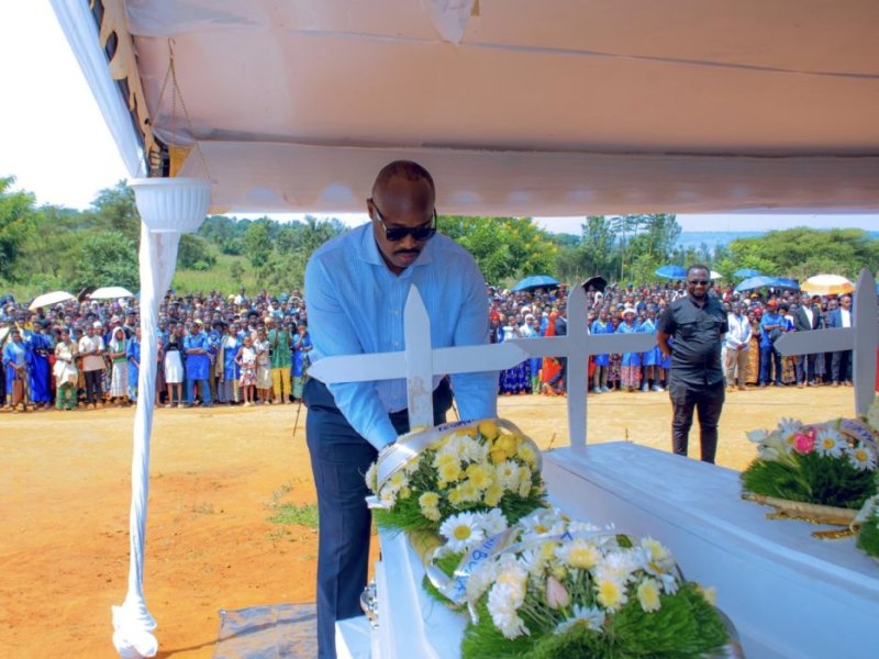 Ngoma: Abantu 9 baheruka gukubitwa n'inkuba bashyinguwe mu cyubahiro