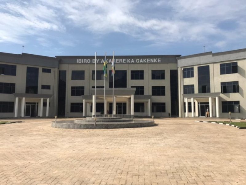 Gakenke: Umunyeshuri yakubise mwarimu aramukomeretsa bapfuye intebe yo kwicaraho