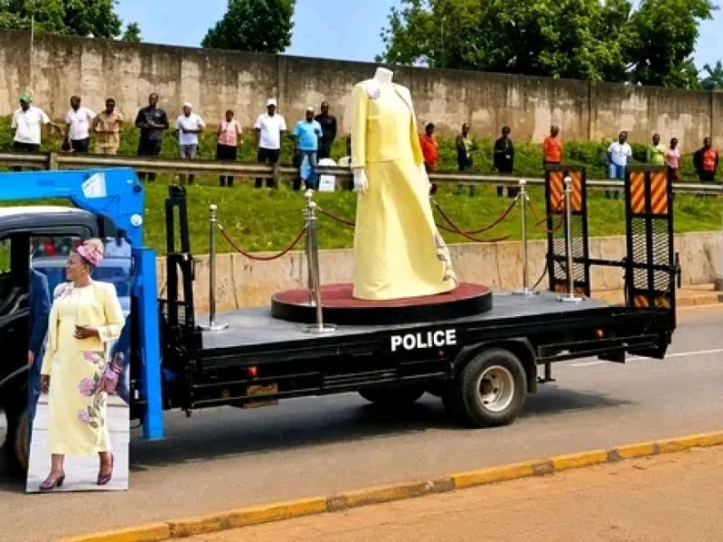 Ibidasanzwe ku ikanzu ifite agaciro k'arenga miliyoni 16 Frw ya Anita Among yafatiriwe na Leta ya Uganda