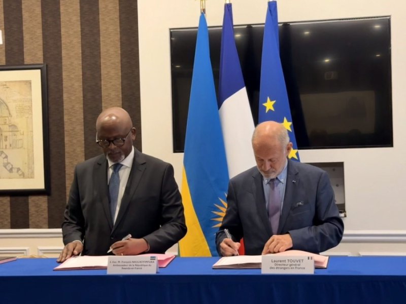  U Rwanda n'u Bufaransa byasinyanye amasezerano mashya ashimangira ubufatanye