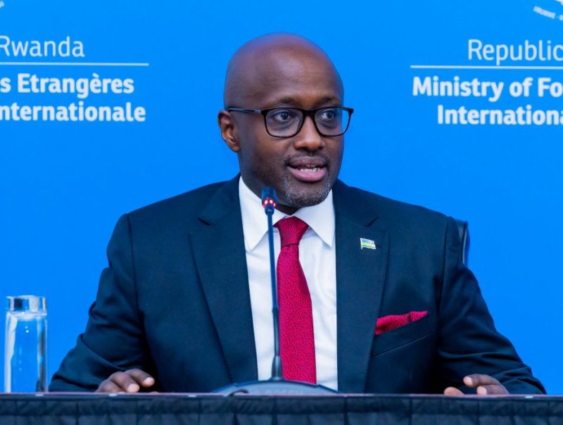 Minisitiri Nduhungirehe ari mu Bubiligi aho yitabiriye inama ya EU-AU 