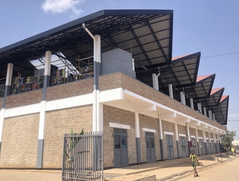 Inzu z'amaduka zegereye isoko rya Rwamagana zigiye gufungwa