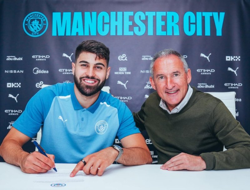 Manchester City yaguze myugariro wa kabiri uhenze mu mateka y'isi