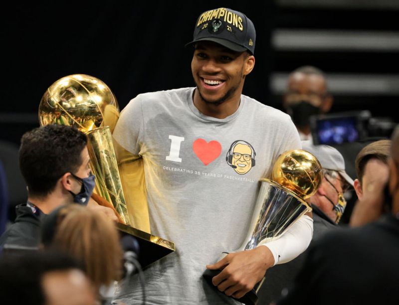 Giannis Antetokoumpo yahesheje Milwaukee Bucks igikombe cya NBA yaherukaga 1971