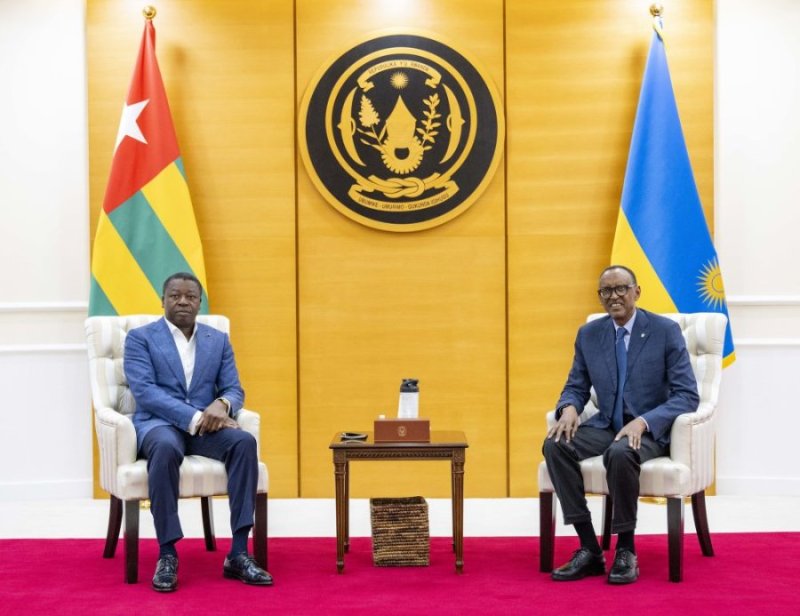 Perezida Kagame yitabiriye inama yiga ku bwikorezi muri Togo
