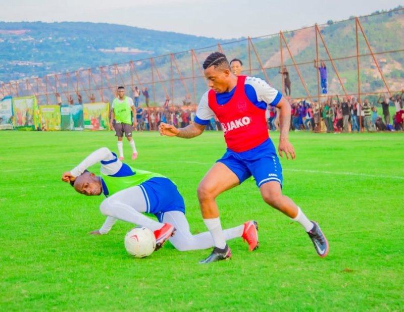 Manace Mutatu wari utegerejwe n'abakunzi ba Rayon Sports yagarutse mu myitozo