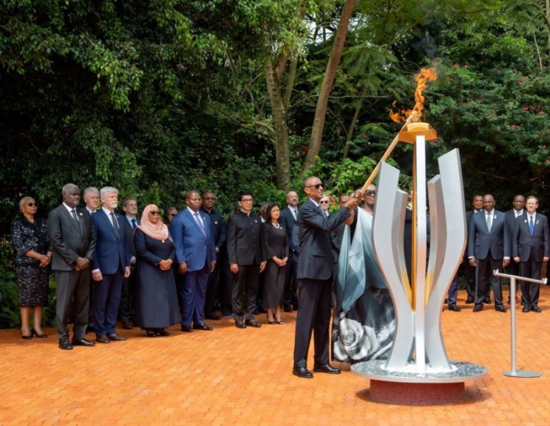 Perezida Kagame na Madamu we batangije #Kwibuka30 bacana urumuri rw'icyizere