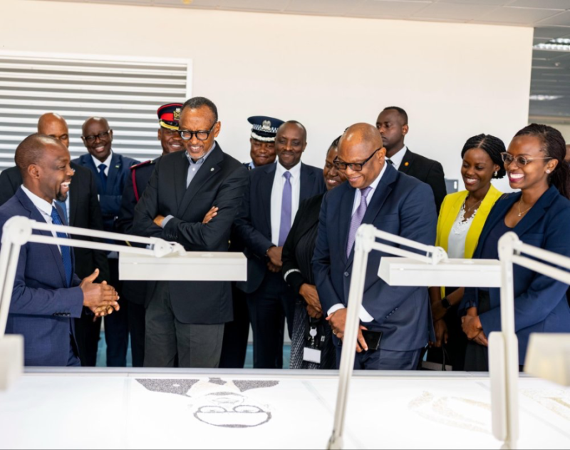 Perezida Kagame yasuye ikigo cyo muri Botswana gishinzwe ubucuruzi bwa Diamant