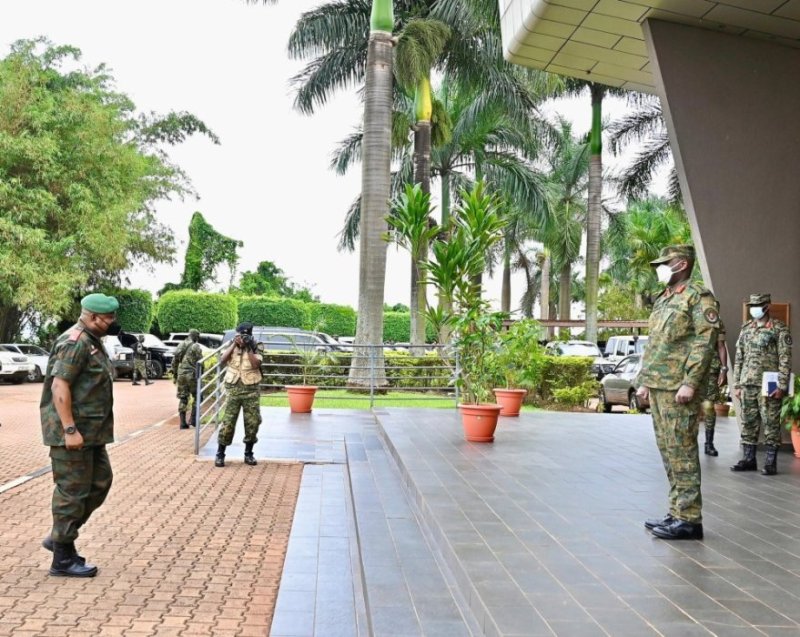 Gen. Kainerugaba na Gen. Songesa wa DRC baganiriye ku mutekano w'akarere