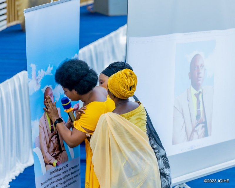 Ubuhamya bw'Umugore wa Pastor Theogene asezera bwa nyuma umukunzi we bwashenguye beshi[AMAFOTO]