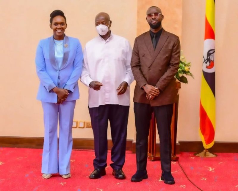Eddy Kenzo yaherekeje mu muhango wo kurahira Minisitiri bivugwa ko bari mu rukundo