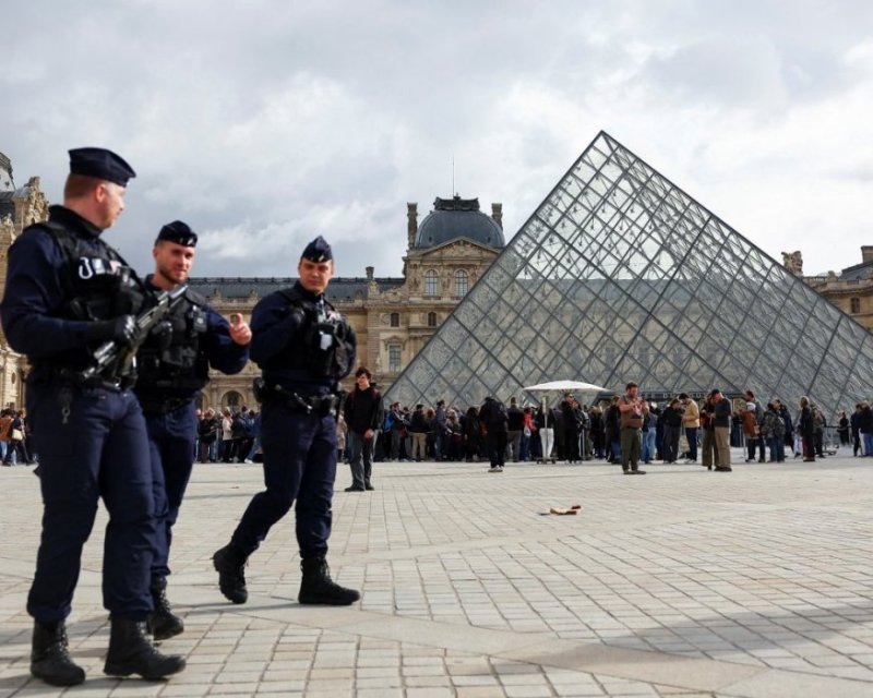 Abantu batanu bashya batawe muri yombi bakekwaho ubujura bwibasiye Inzu Ndangamurage ya Louvre