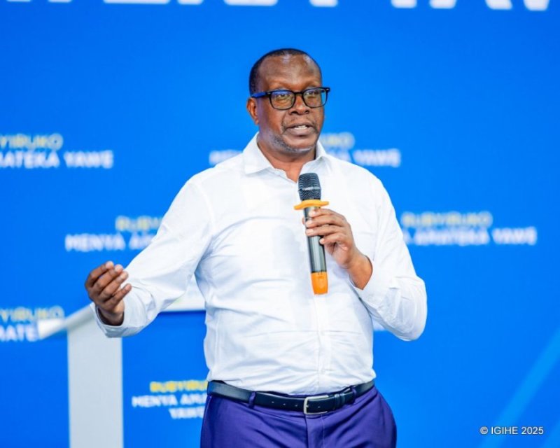 Minisitiri Bizimana yagaragaje uko ijambo ‘Ubwenge' ryagoretswe n'abamunzwe n'urwango