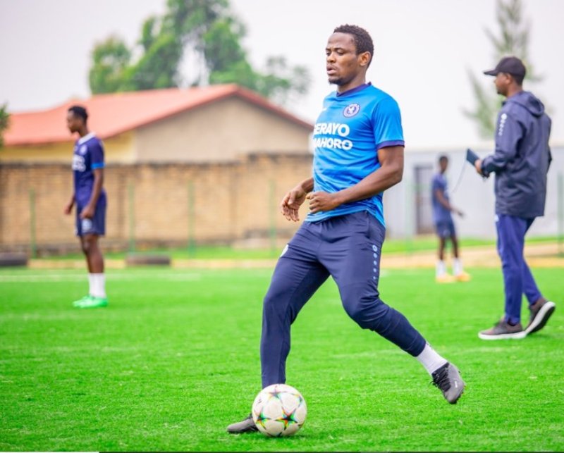 Muhadjiri yasubije abibaza niba atekereza kuzakinira Rayon Sports